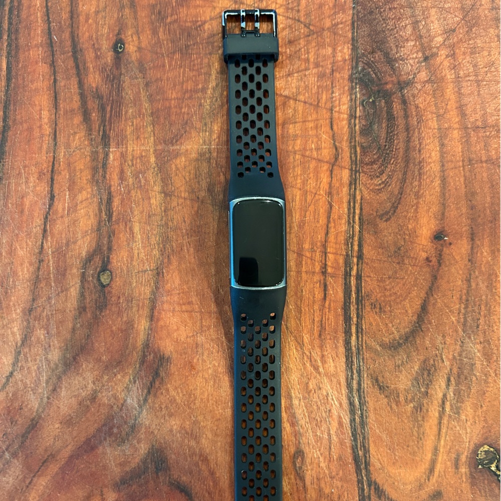 Fitbit Charge 5 - Picture 2 of 5